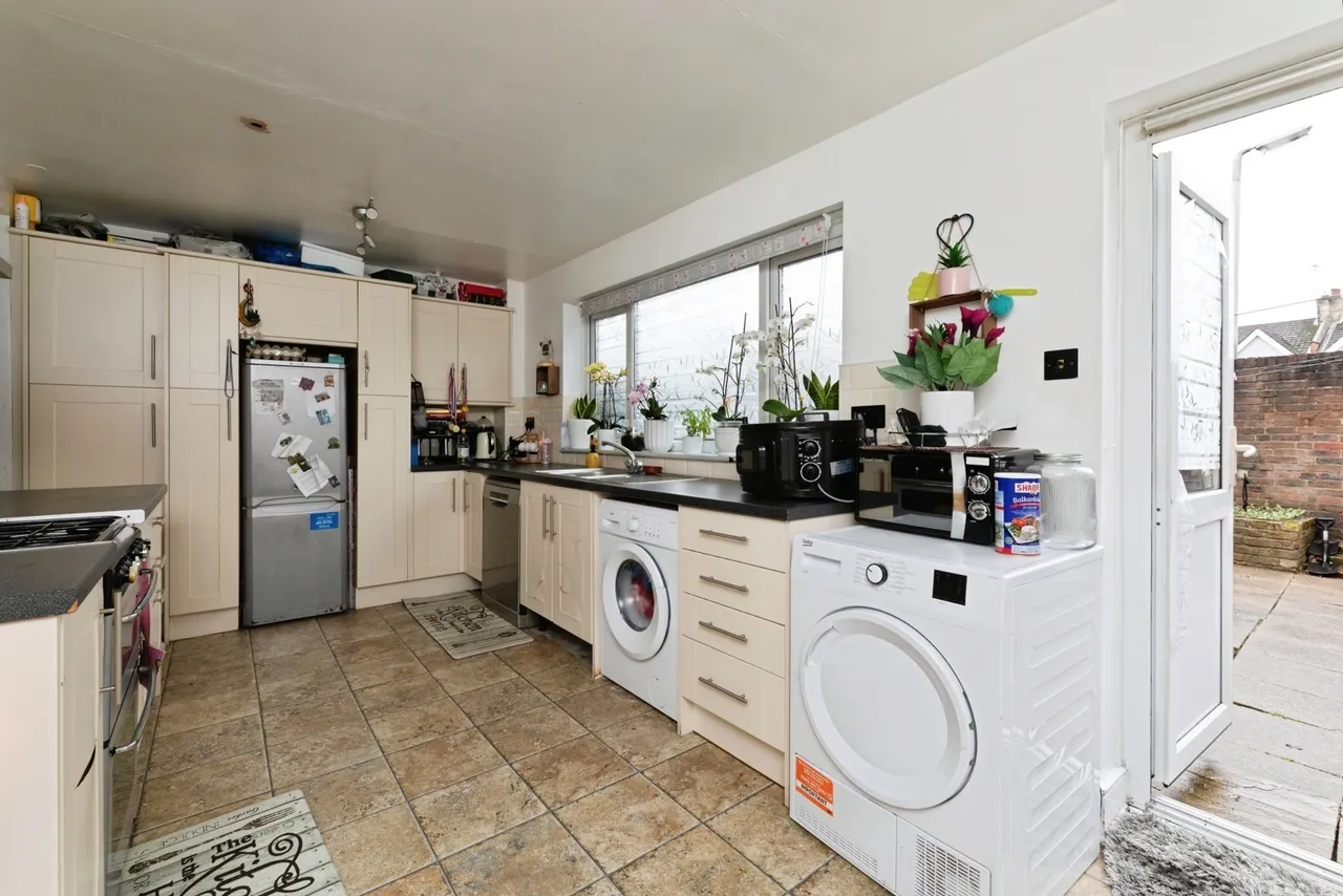 Wedderburn Road, Barking, IG11, photo 6