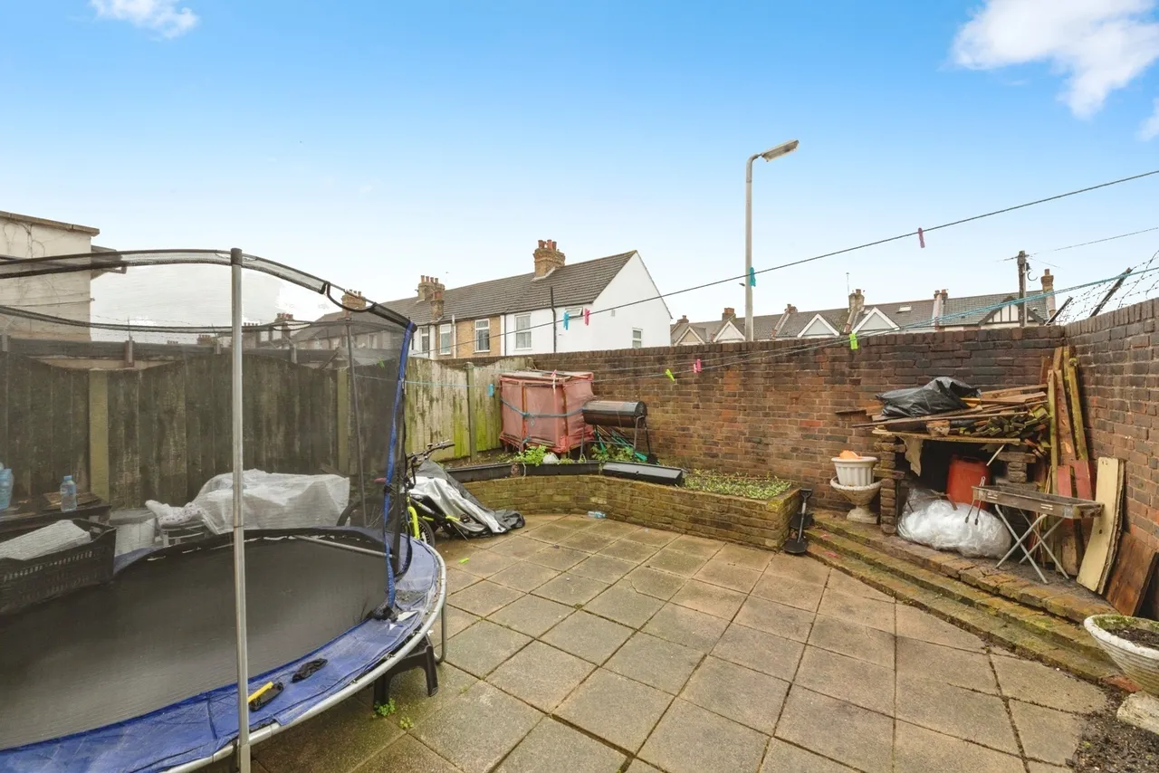 Wedderburn Road, Barking, IG11, photo 15