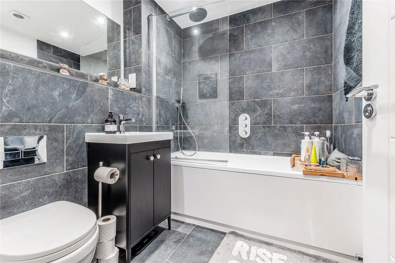 Albion Close, Apperley Bridge, BD10, photo 9