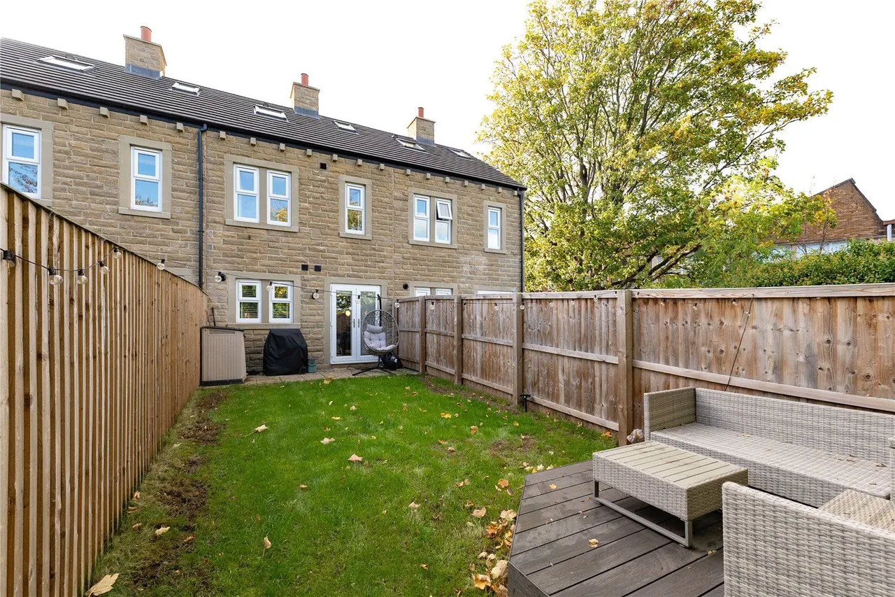 Albion Close, Apperley Bridge, BD10, photo 15