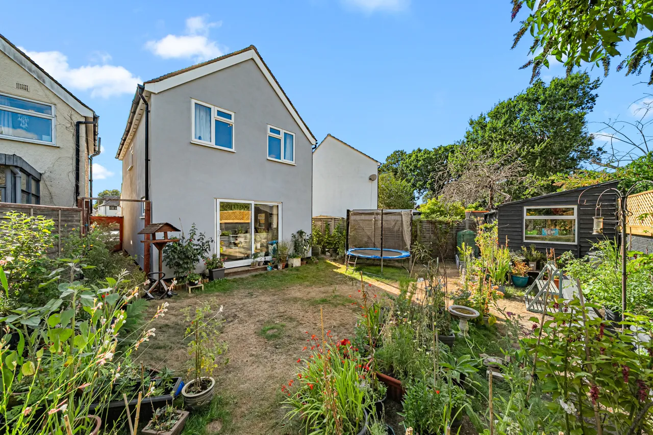 Beverley Close, Addlestone, KT15, photo 13