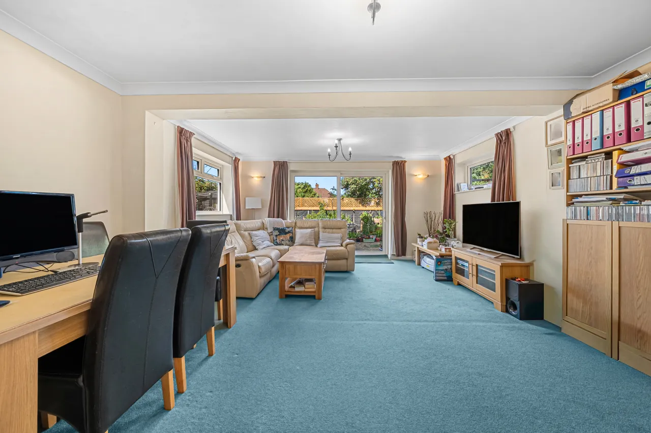 Beverley Close, Addlestone, KT15, photo 3