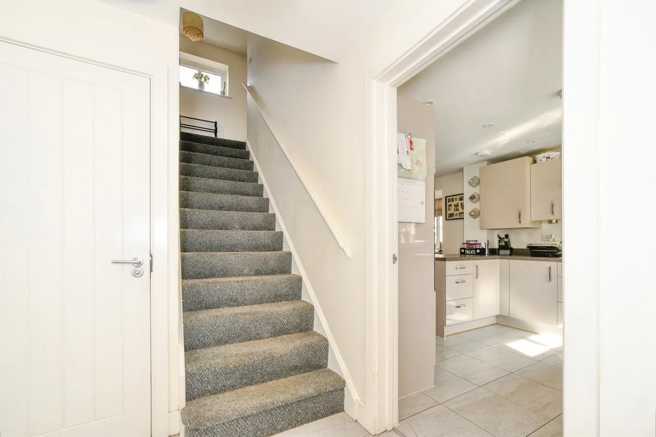 Queens Close, Watchfield, SN6, photo 4