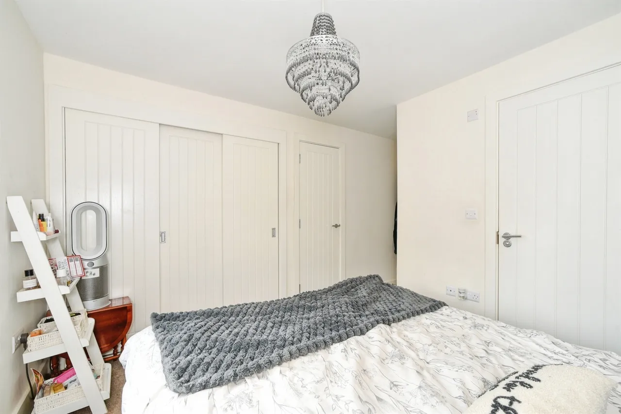 Queens Close, Watchfield, SN6, photo 12