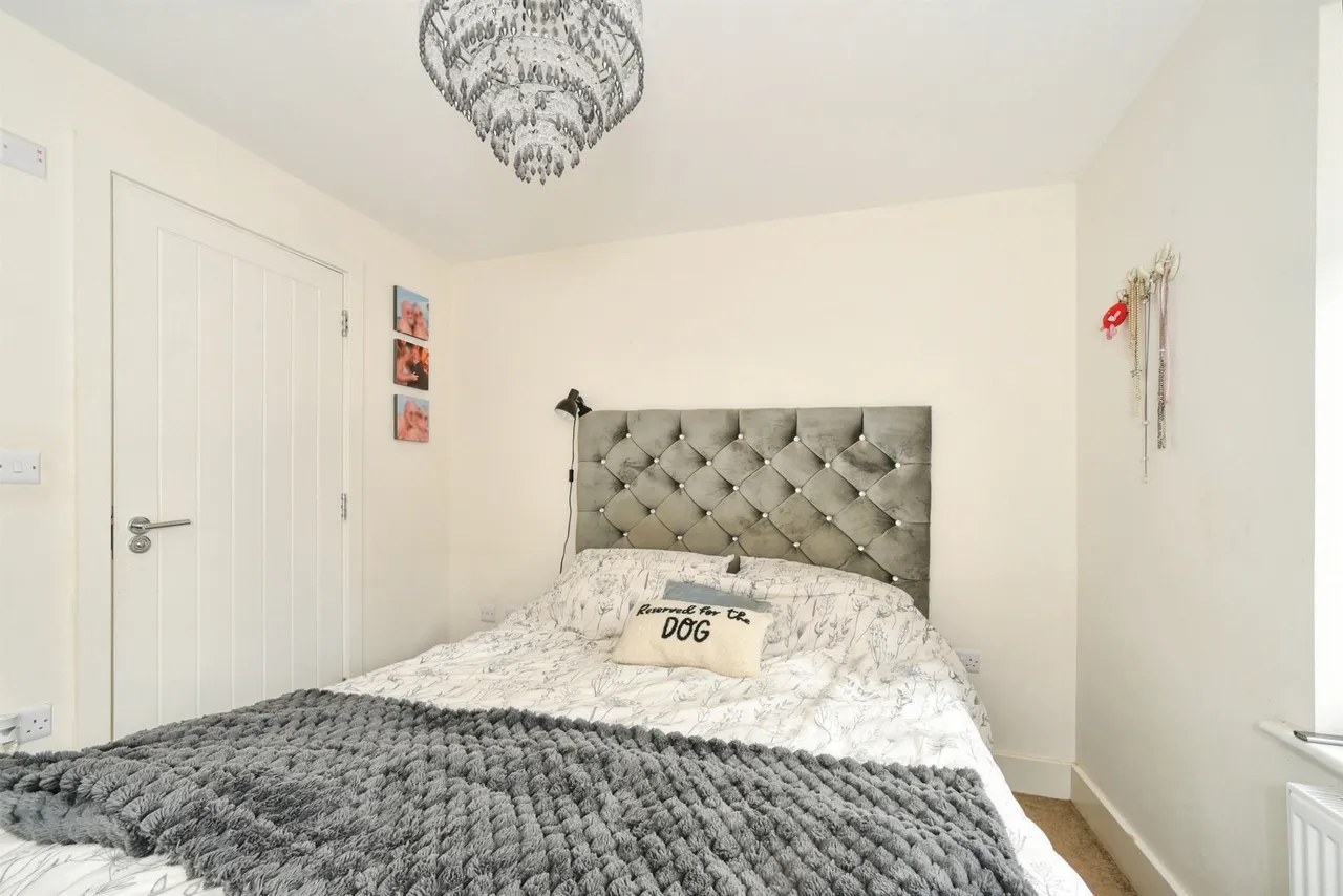 Queens Close, Watchfield, SN6, photo 11