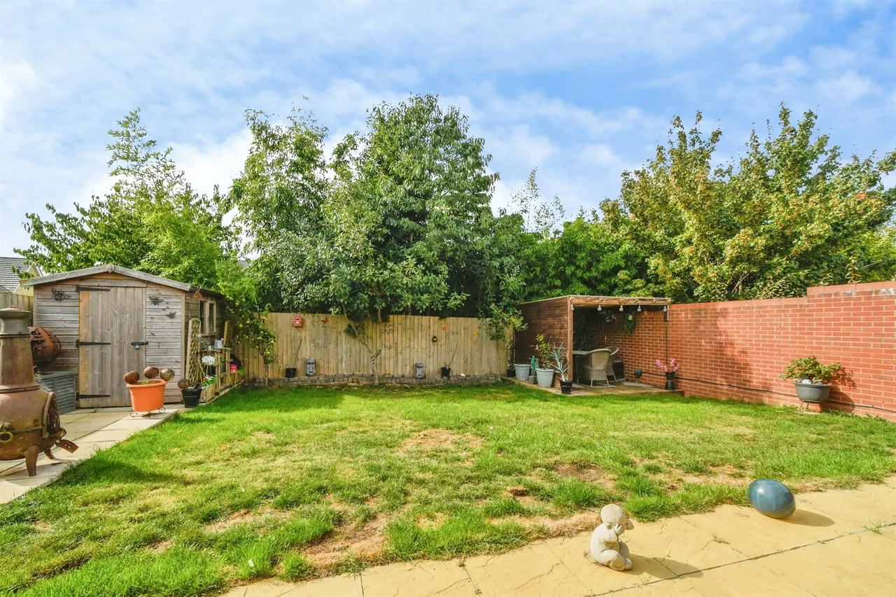 Queens Close, Watchfield, SN6, photo 19