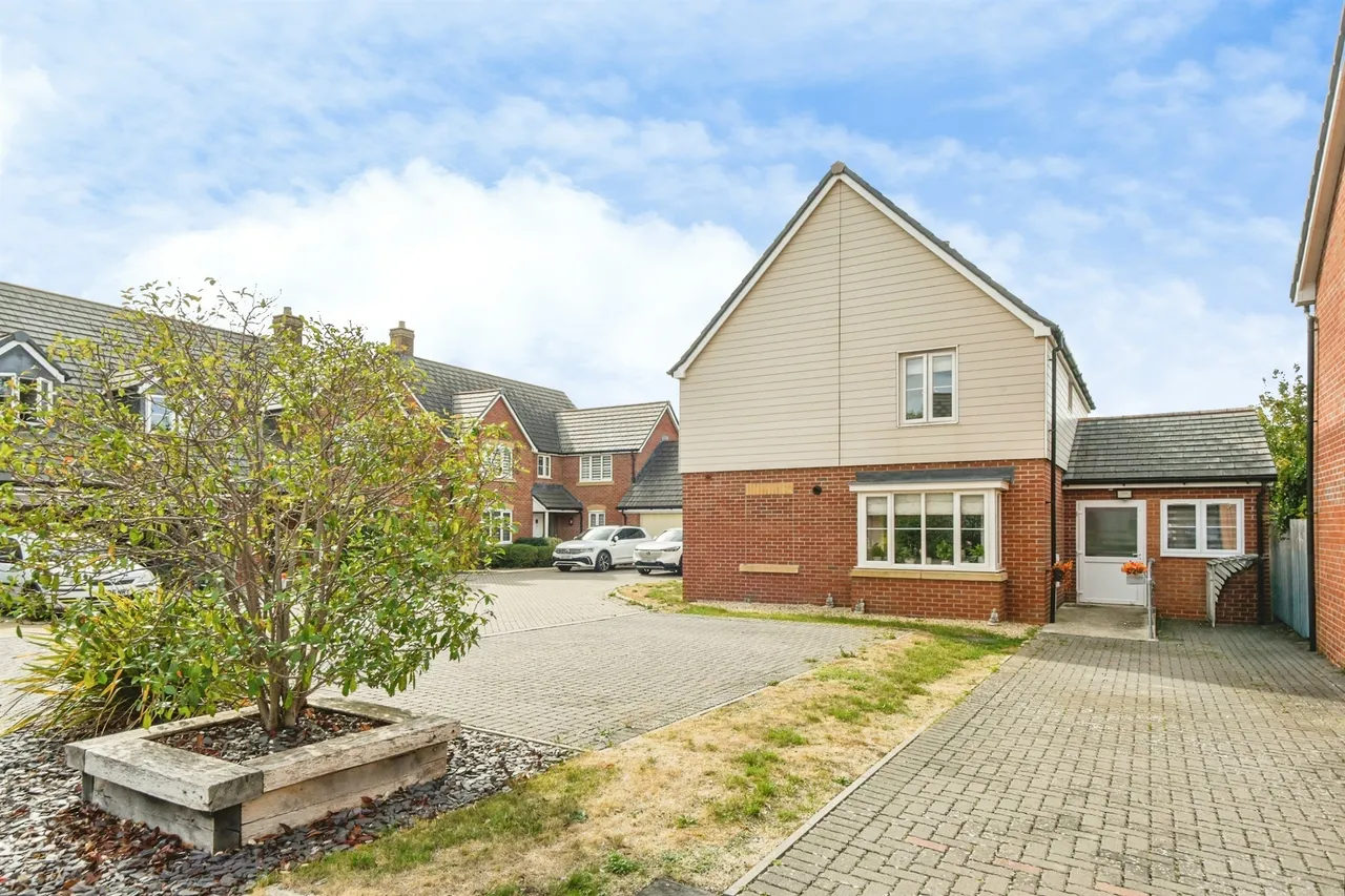 Queens Close, Watchfield, SN6, photo 18