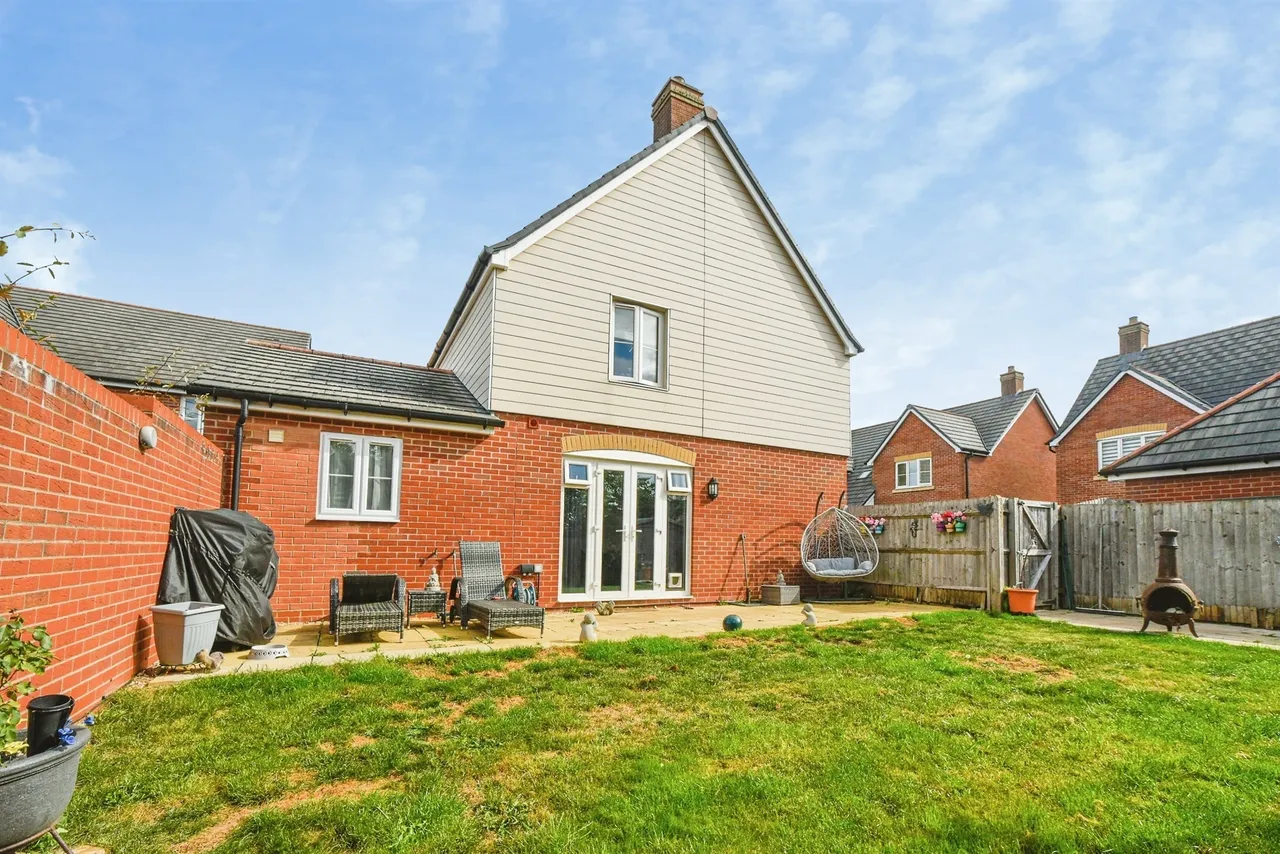 Queens Close, Watchfield, SN6, photo 10