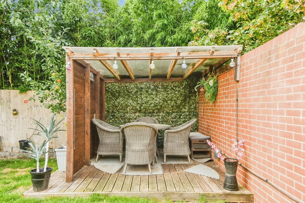 Queens Close, Watchfield, SN6, photo 17