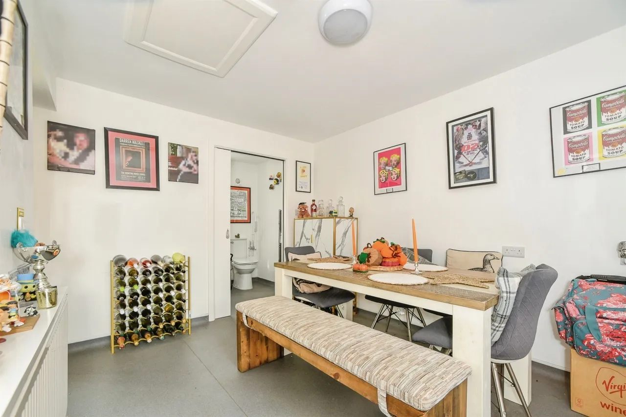 Queens Close, Watchfield, SN6, photo 8
