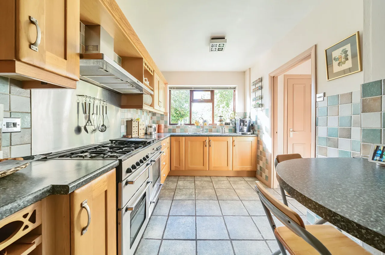 Brentmoor Road, West End, Woking, Surrey, GU24 9NN, photo 5
