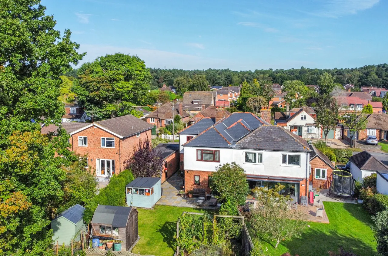 Brentmoor Road, West End, Woking, Surrey, GU24 9NN, photo 14