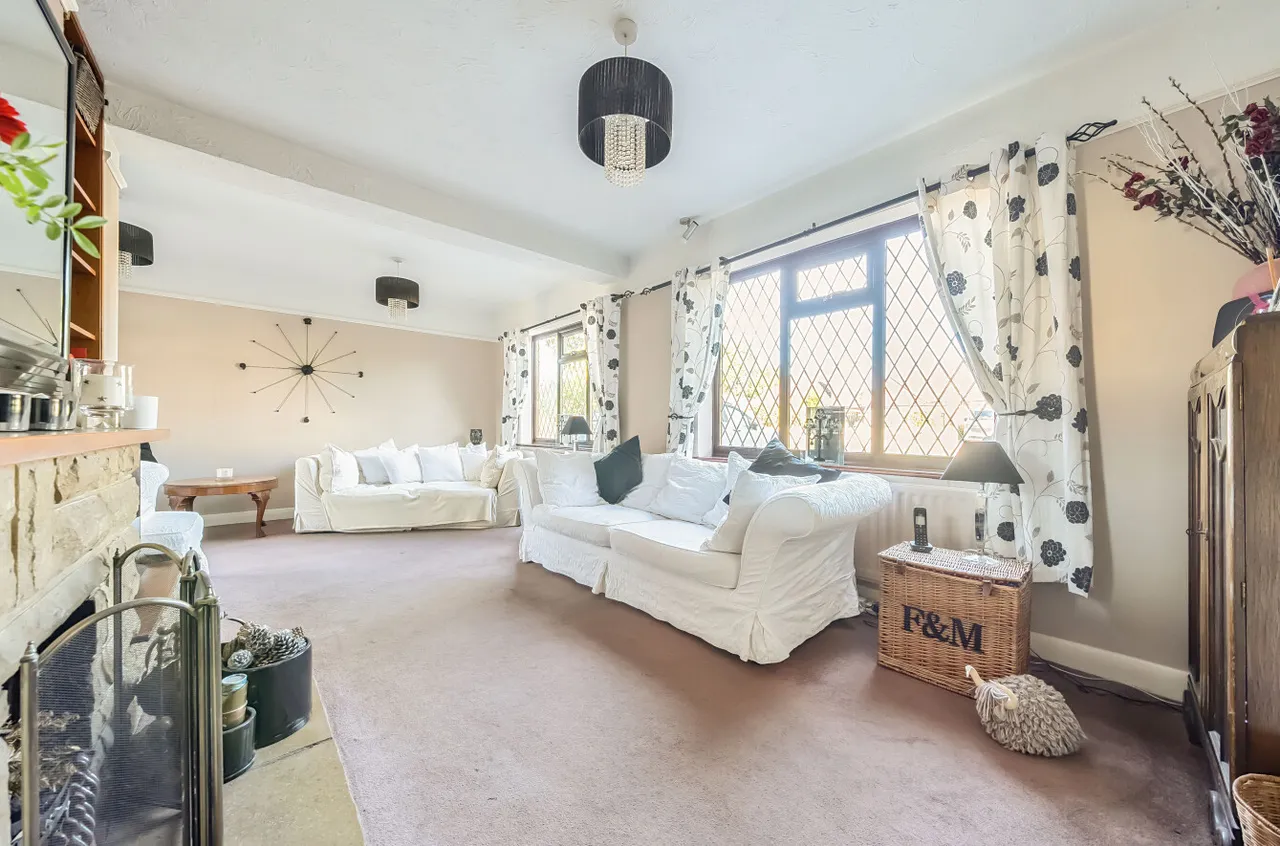 Brentmoor Road, West End, Woking, Surrey, GU24 9NN, photo 3