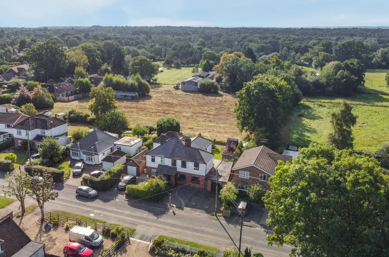 Brentmoor Road, West End, Woking, Surrey, GU24 9NN, photo 13