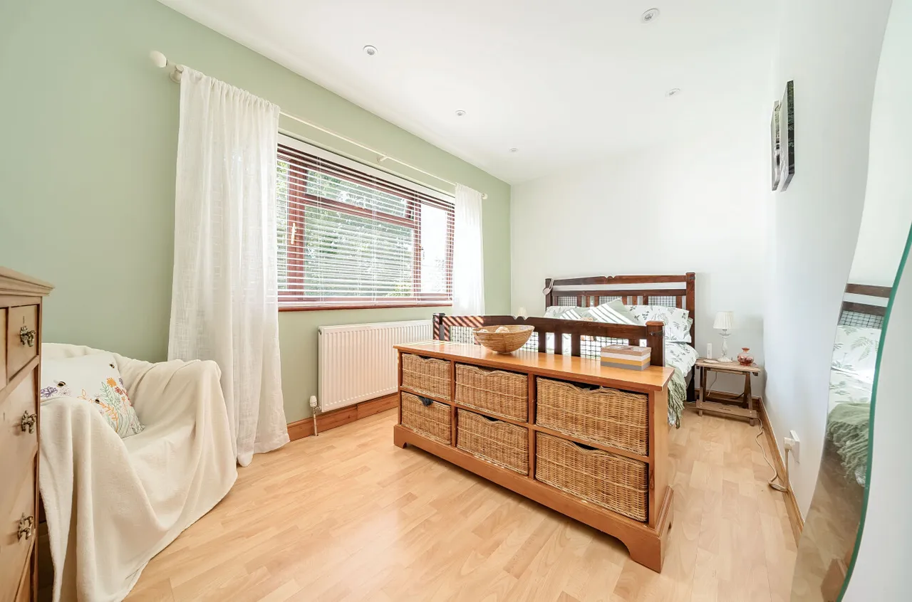 Brentmoor Road, West End, Woking, Surrey, GU24 9NN, photo 8