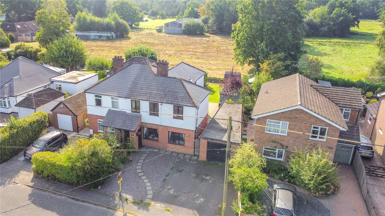 4 bed house for sale — Brentmoor Road, West End, Woking, Surrey, GU24 9NN