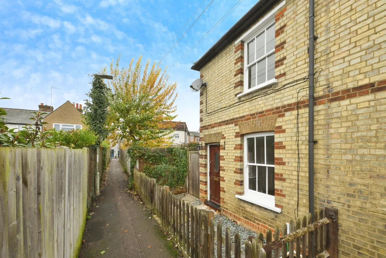 2 bed house for sale — Grove Walk, Hertford