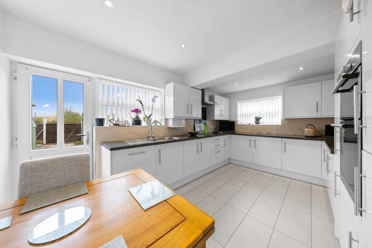 Tewkesbury Road, Golborne, Warrington, WA3 3LZ, photo 2