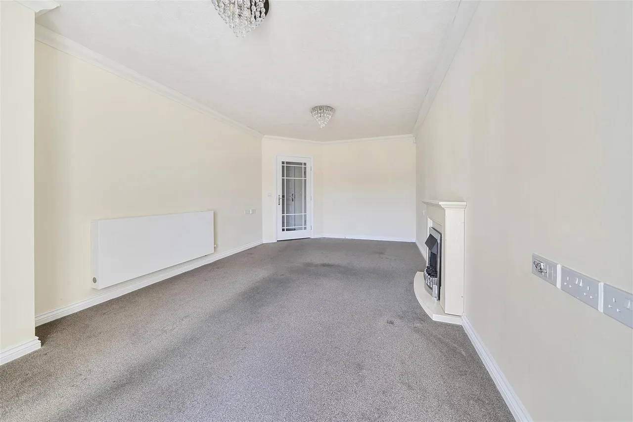 Pole Barn Lane, Frinton-On-Sea, CO13, photo 11