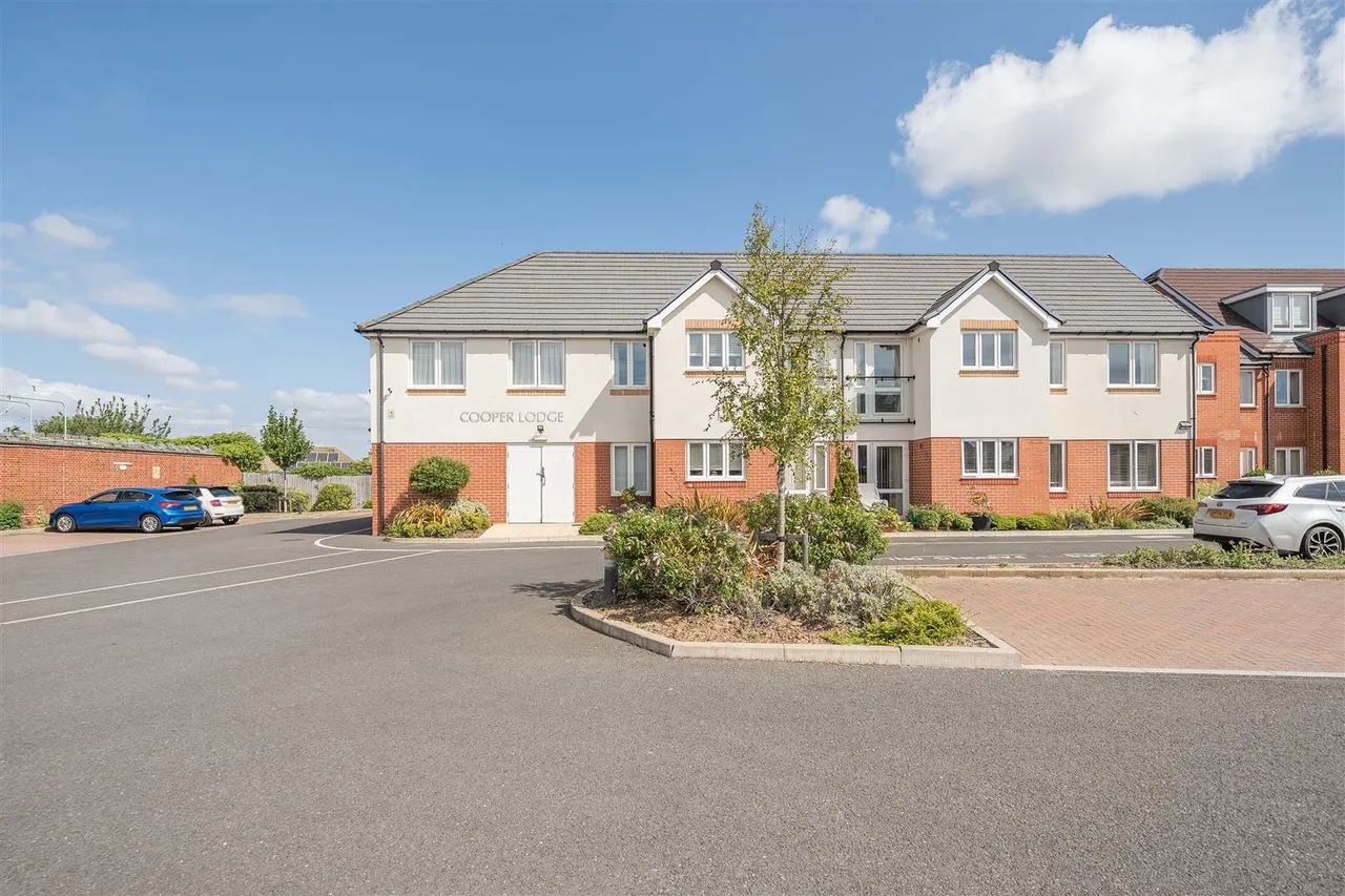 1 bed flat for sale, Pole Barn Lane, Frinton-On-Sea, CO13