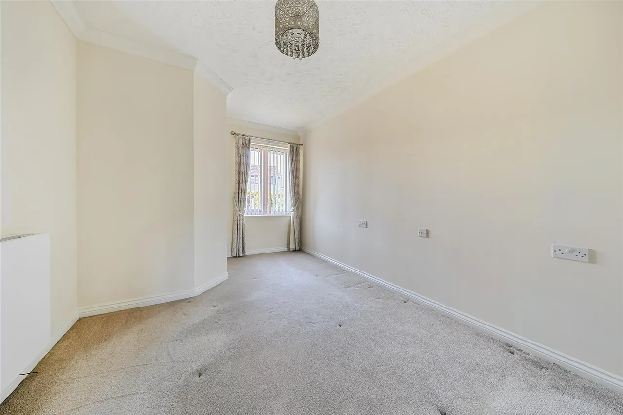 Pole Barn Lane, Frinton-On-Sea, CO13, photo 4