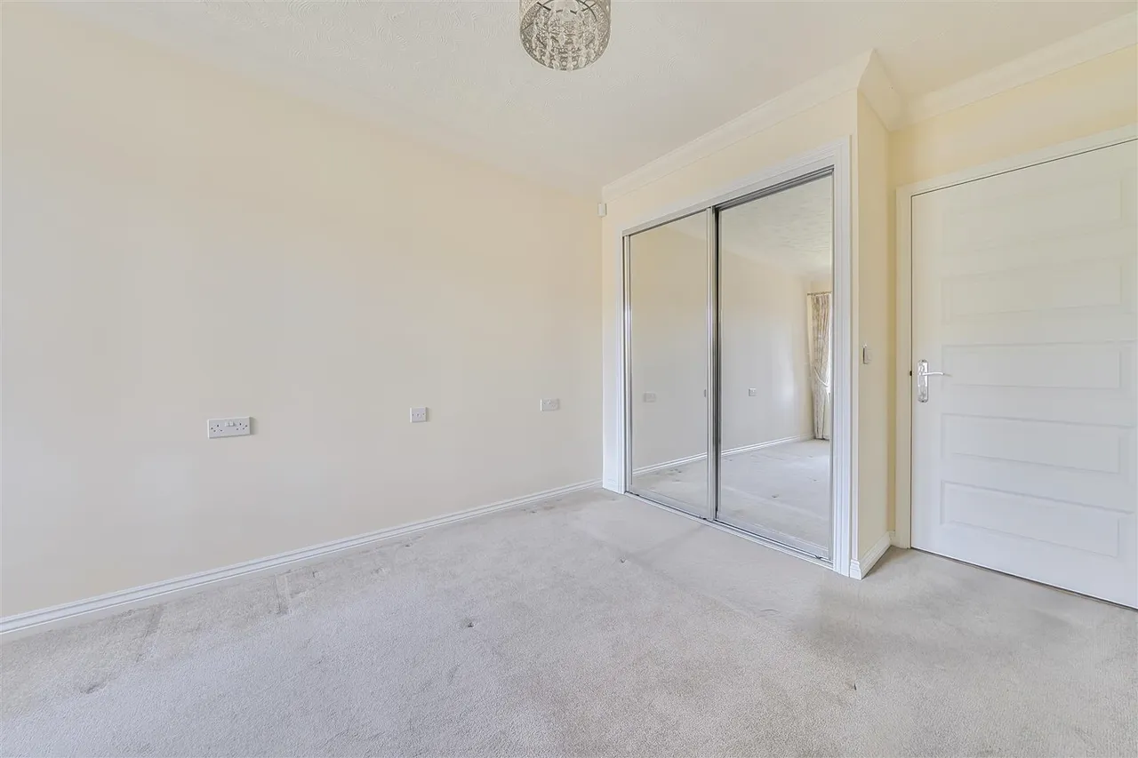 Pole Barn Lane, Frinton-On-Sea, CO13, photo 8