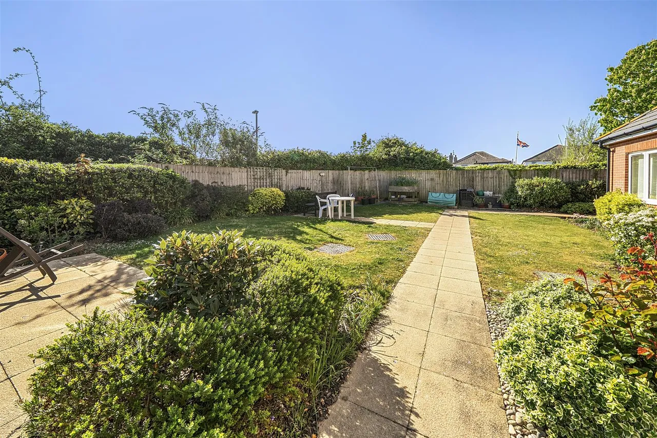 Pole Barn Lane, Frinton-On-Sea, CO13, photo 9