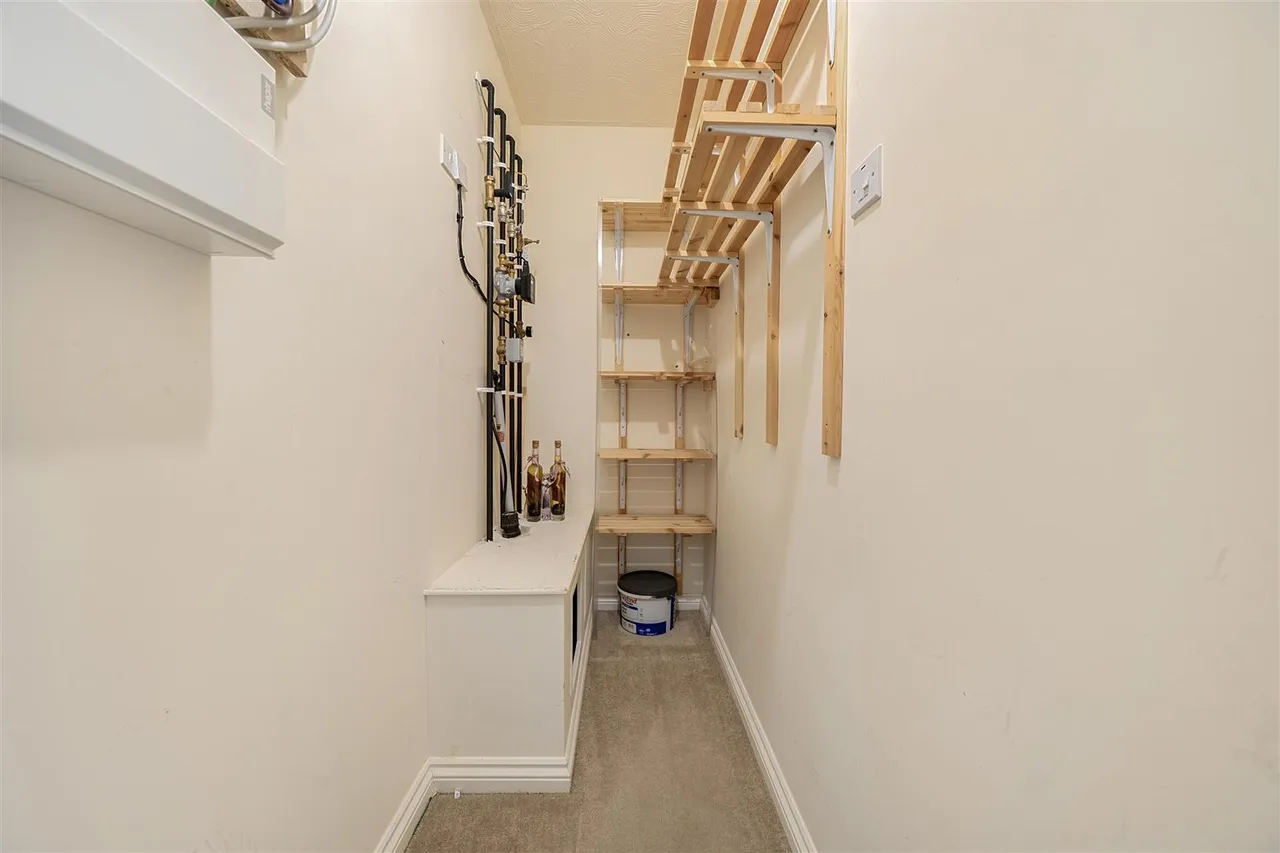 Pole Barn Lane, Frinton-On-Sea, CO13, photo 5