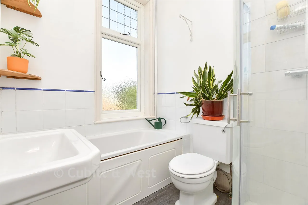 The Old Street, Fetcham, KT22, photo 8