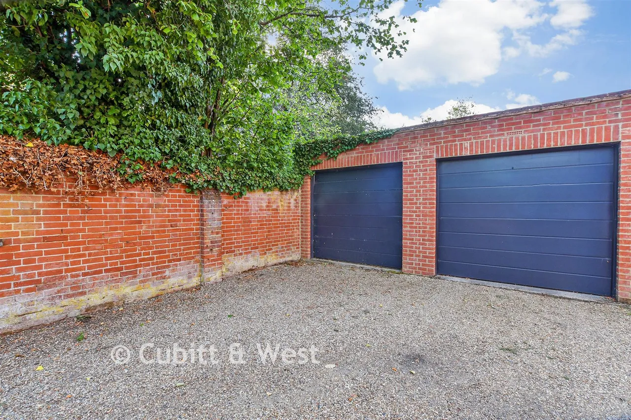 The Old Street, Fetcham, KT22, photo 10