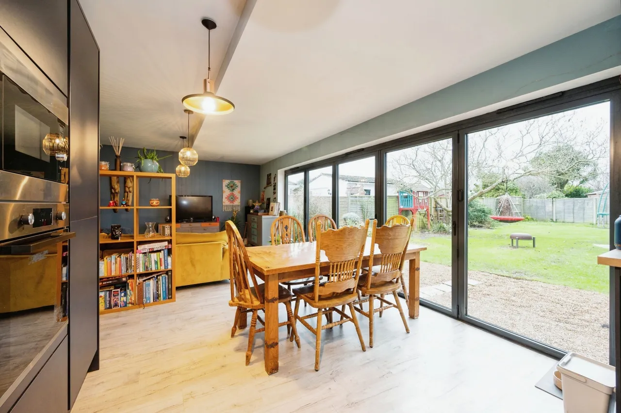 Chichester Avenue, Hayling Island, PO11, photo 8