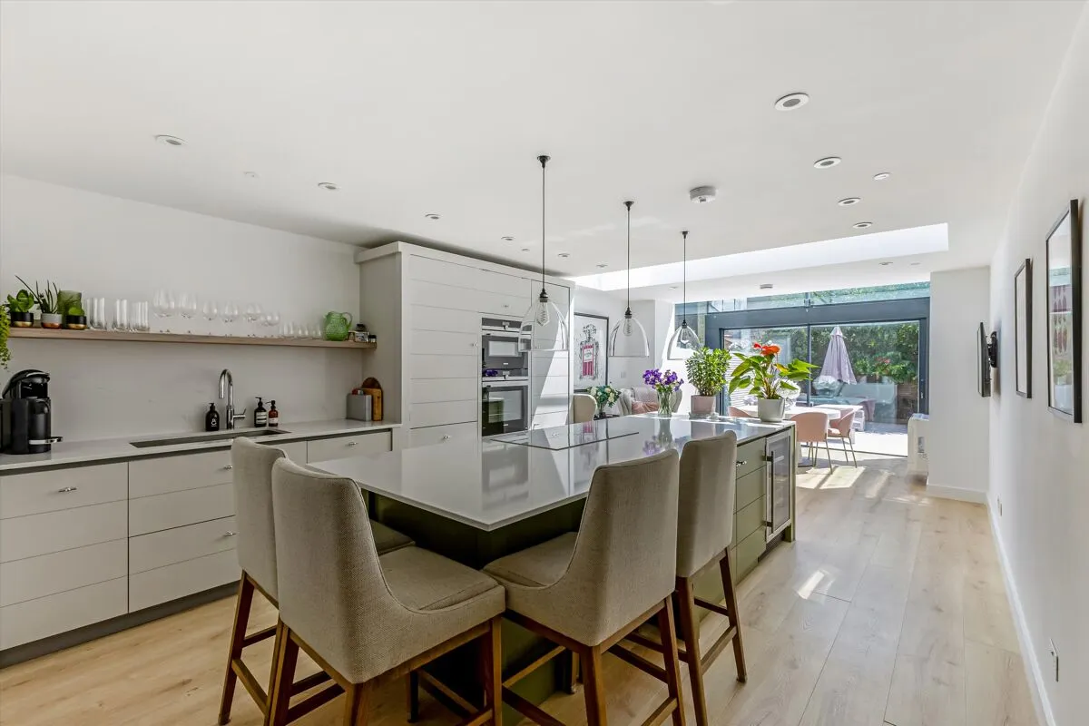 4 bed house for sale, Vicarage Crescent, London, SW11