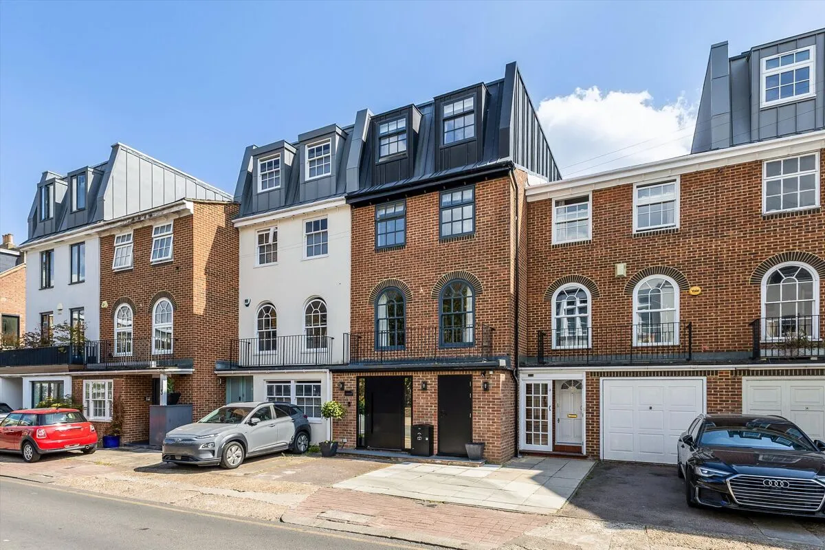 Vicarage Crescent, London, SW11, photo 2