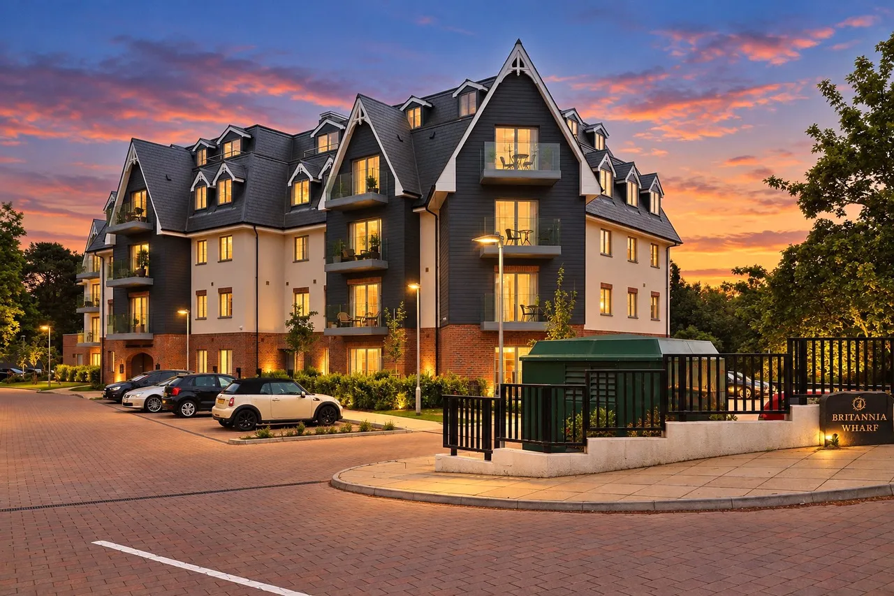 2 bed flat for sale, Monument Road, Woking, GU21