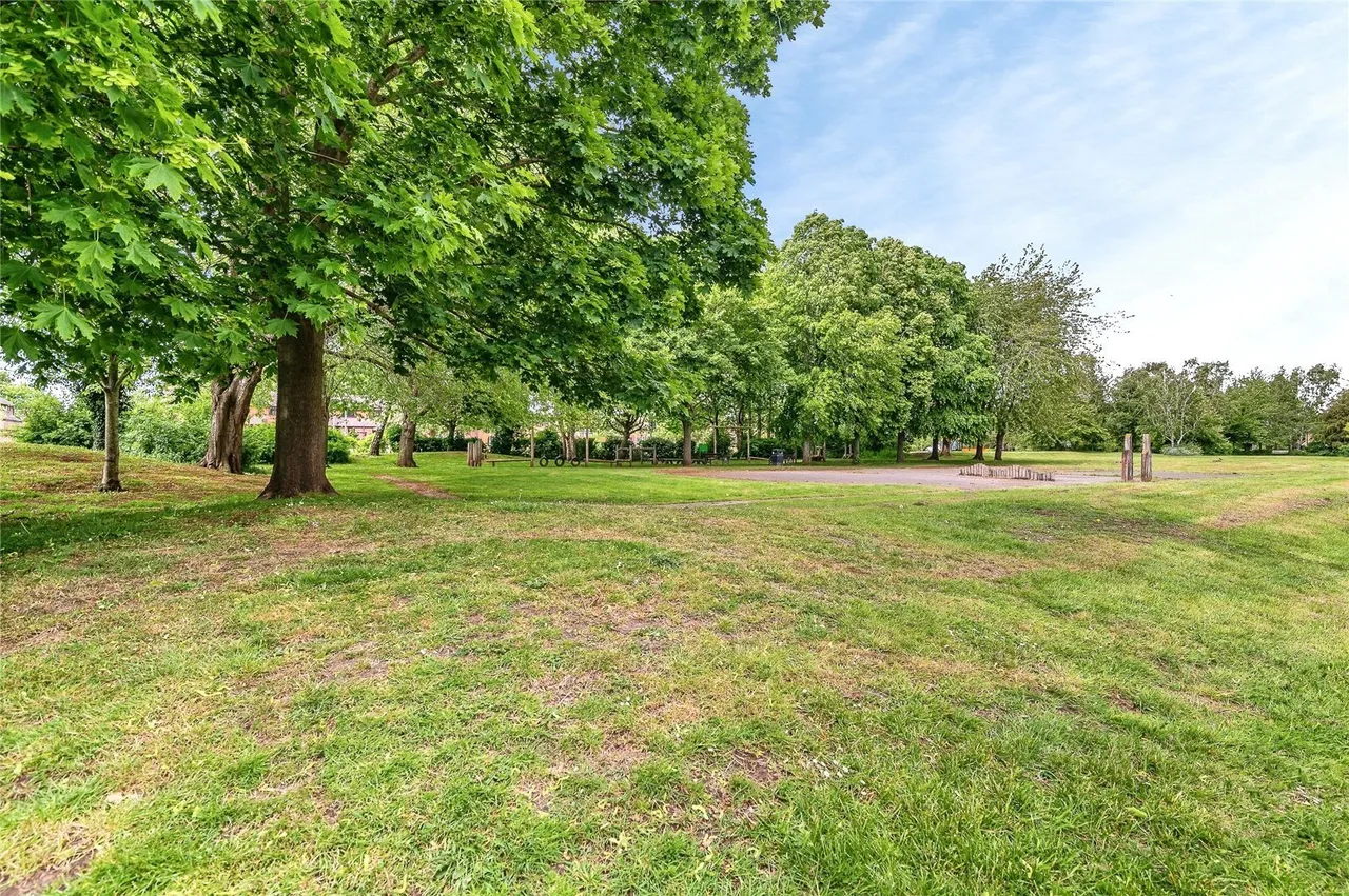 Trenchard Close, Newton, NG13, photo 20