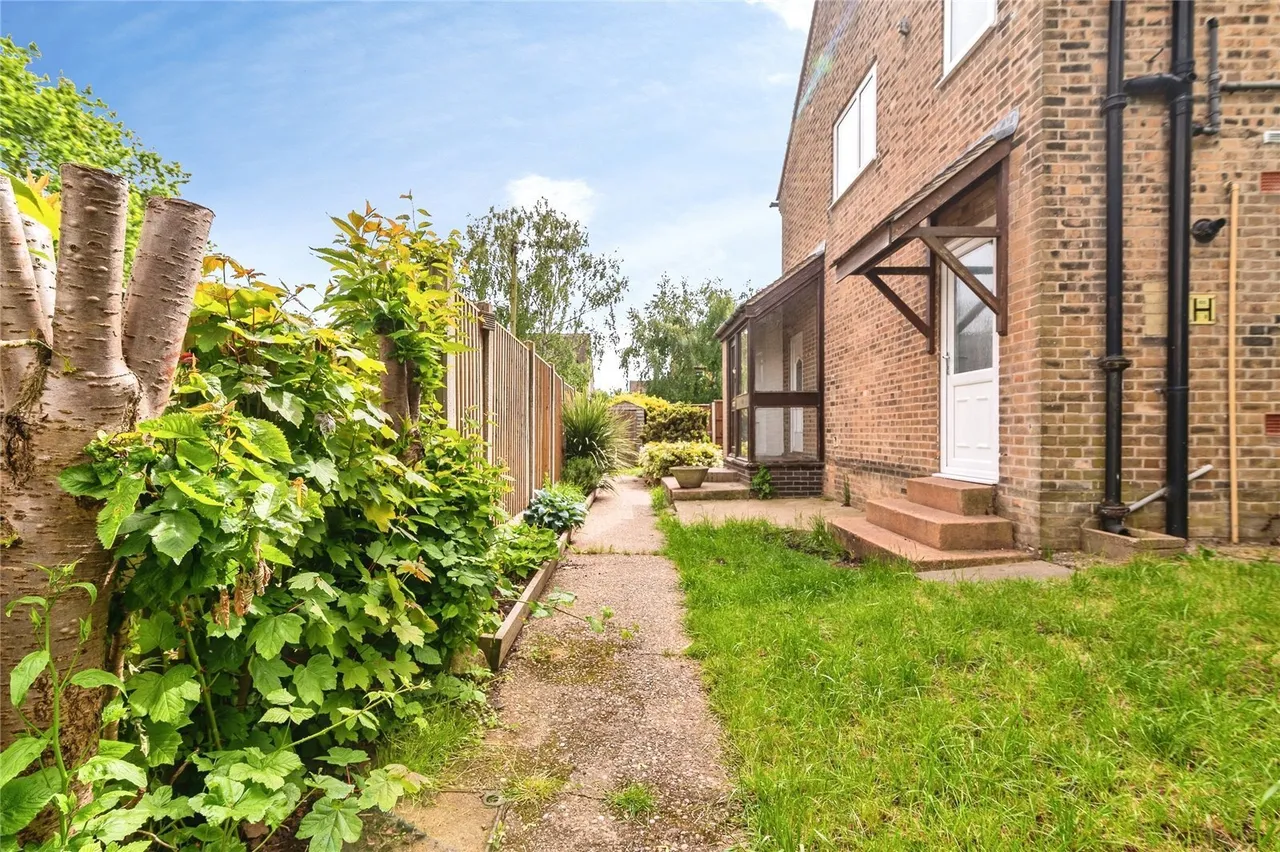 Trenchard Close, Newton, NG13, photo 16