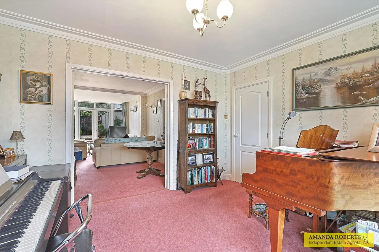Waltham Way, Chingford, photo 6