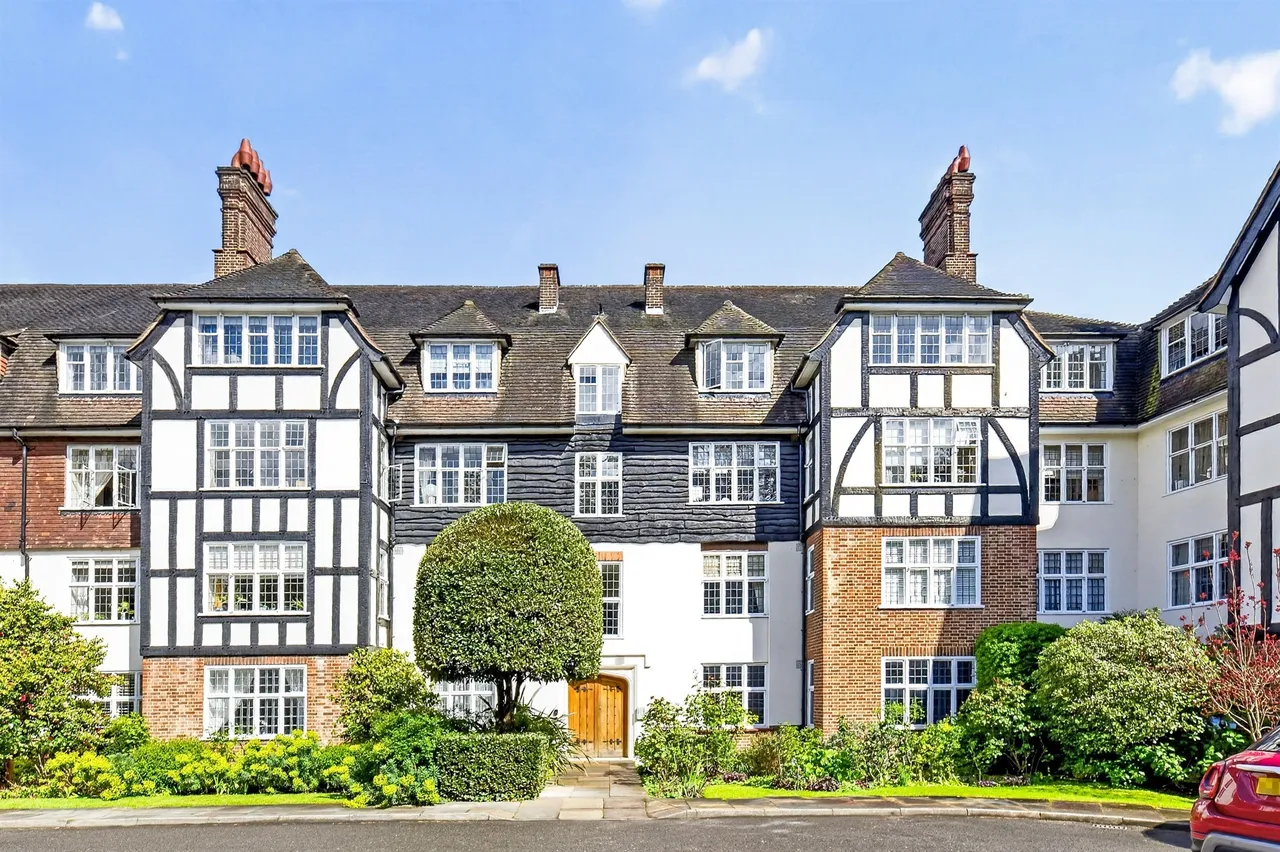 4 bed flat for sale, Wildcroft Road, Putney, SW15