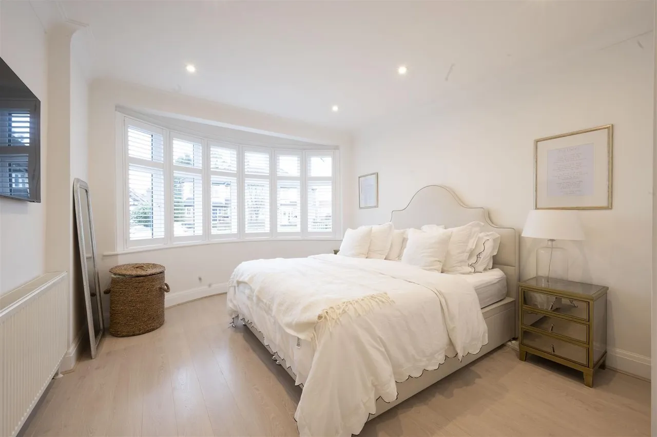 Elgar Avenue, Surbiton KT5 9JY, photo 12