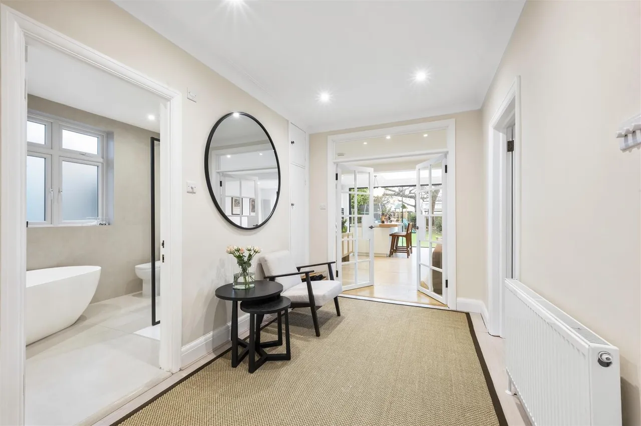 Elgar Avenue, Surbiton KT5 9JY, photo 8