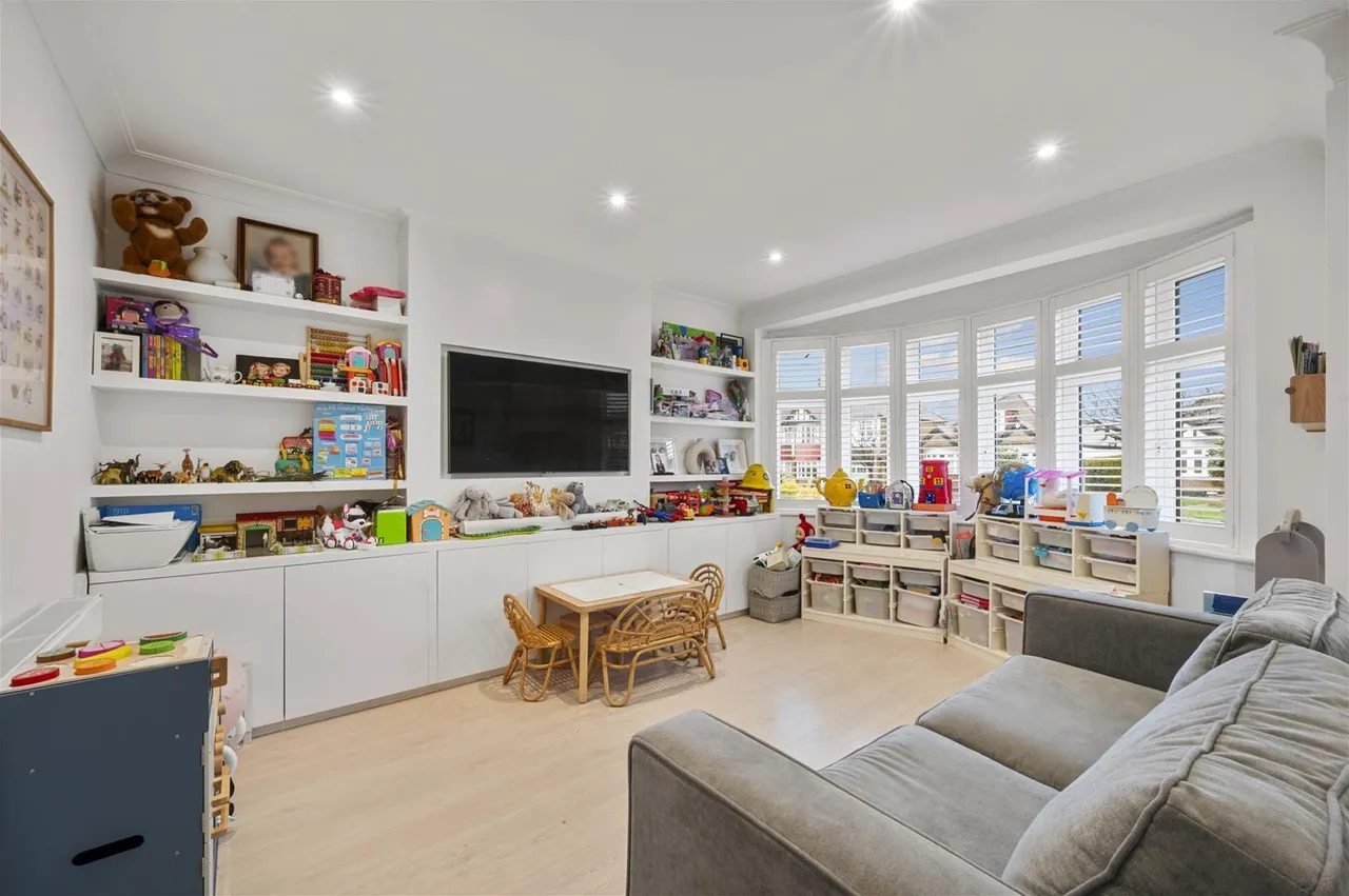 Elgar Avenue, Surbiton KT5 9JY, photo 11