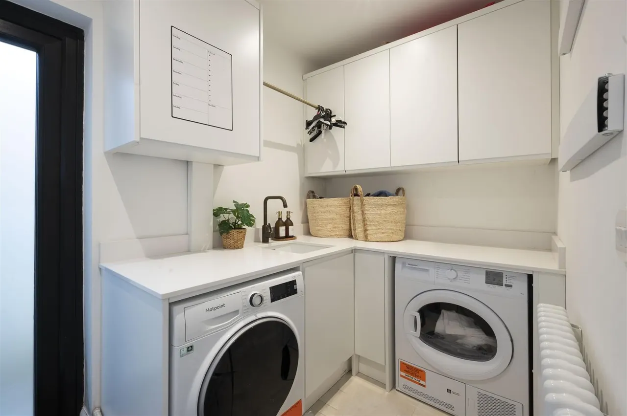 Elgar Avenue, Surbiton KT5 9JY, photo 7