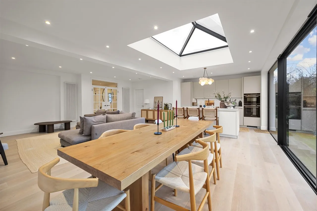 Elgar Avenue, Surbiton KT5 9JY, photo 6