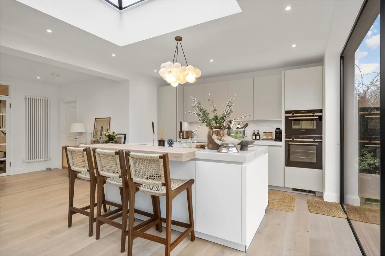 Elgar Avenue, Surbiton KT5 9JY, photo 5