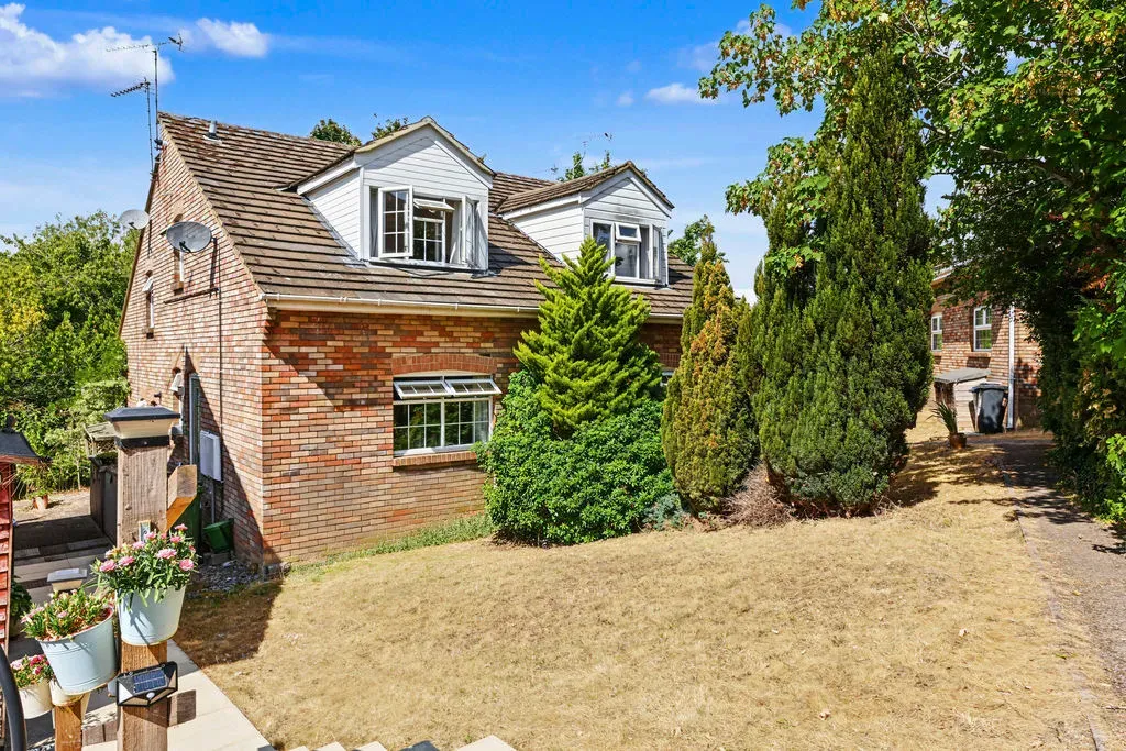 1 bed property for sale — Hunters Close, Tring, Hertfordshire, HP23 5QB