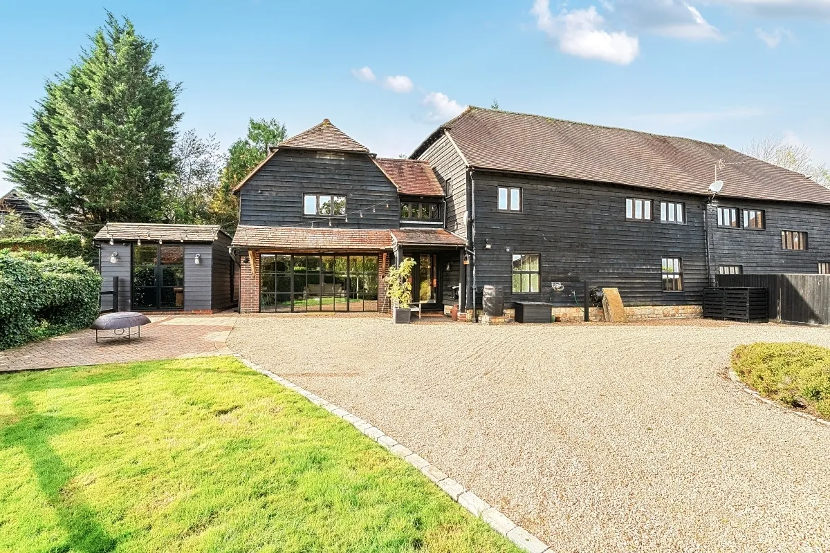 3 bed barn to rent — Hartfield Road Stanfords End TN8