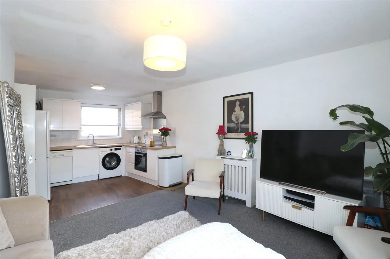1 bed flat for sale, Nottingham Close, Woking, GU21