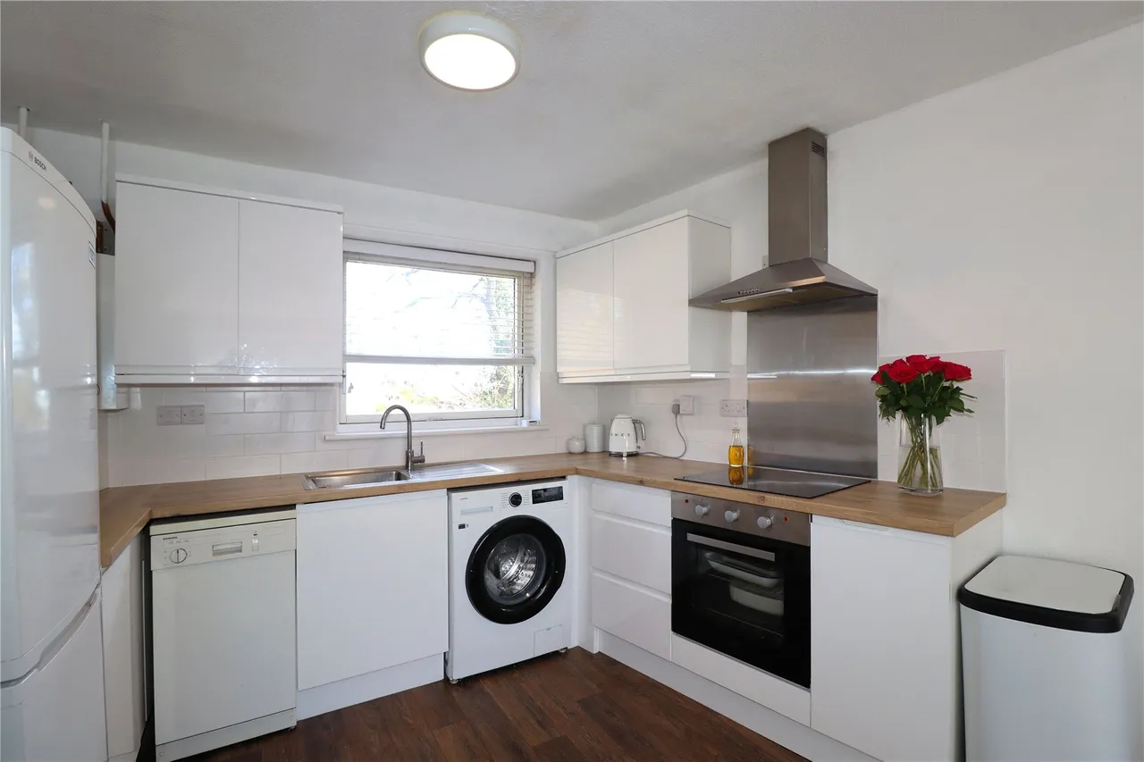 Nottingham Close, Woking, GU21, photo 2