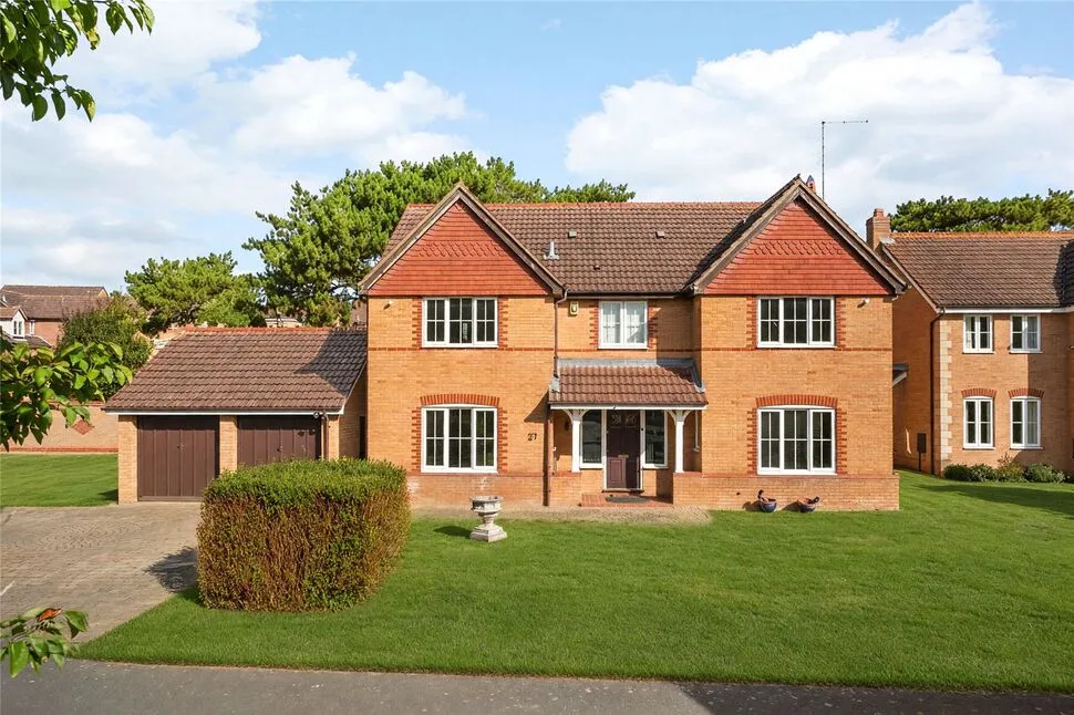 5 bed house for sale — Honeysuckle Way, Abington Vale, Northampton, Northamptonshire, NN3