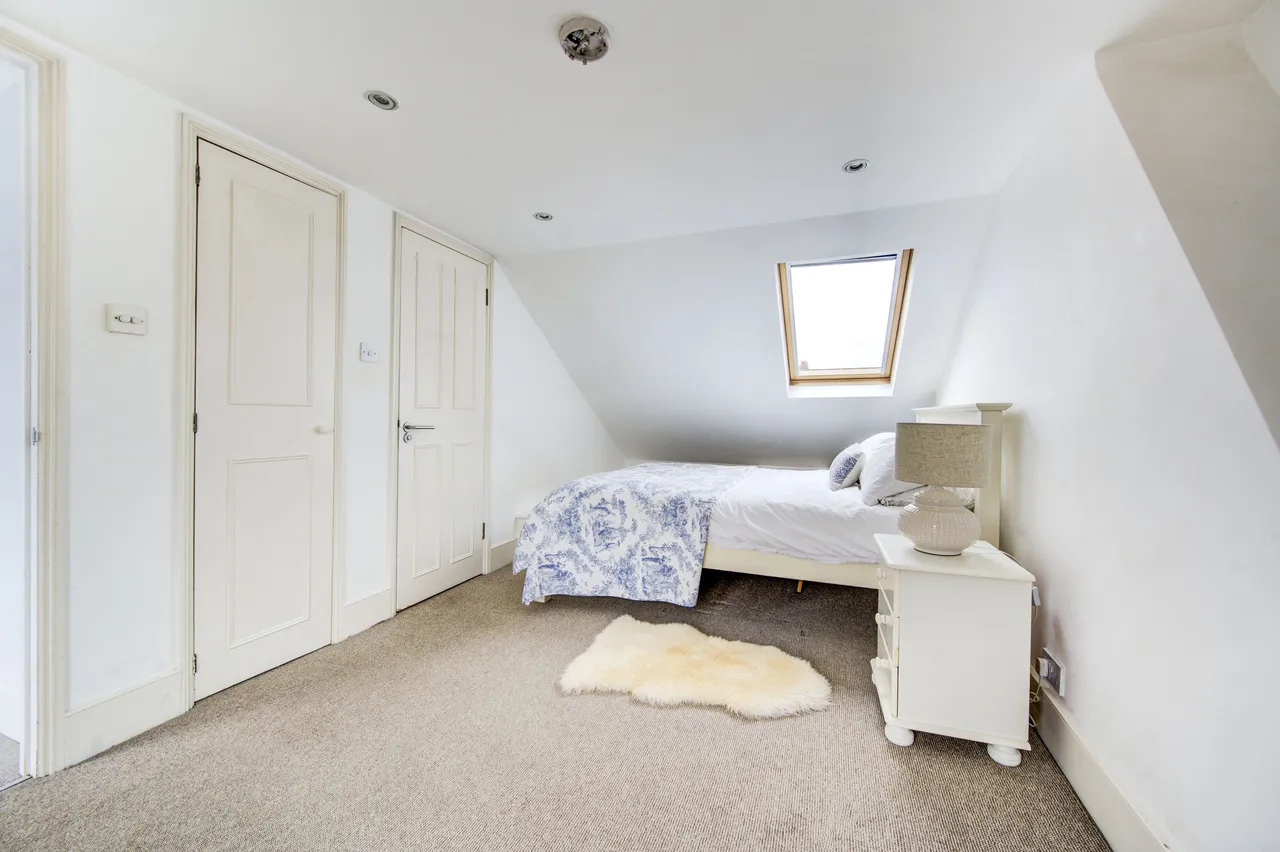 10a Firth Gardens, London, photo 3